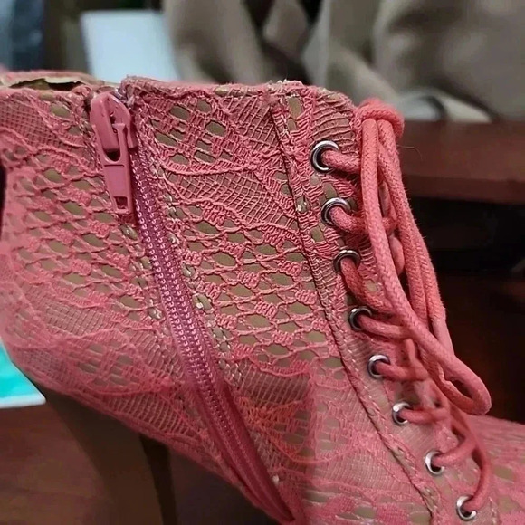"Peachy Perfection: Charlotte Russe Lace Booties - Size 6" - Picture 9 of 15